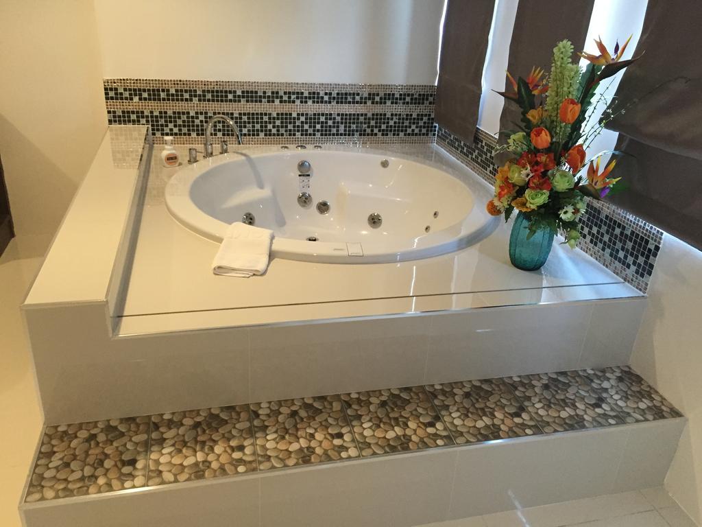 The Rich Hotel Ubonratchathani Ubon Ratchathani Quarto foto